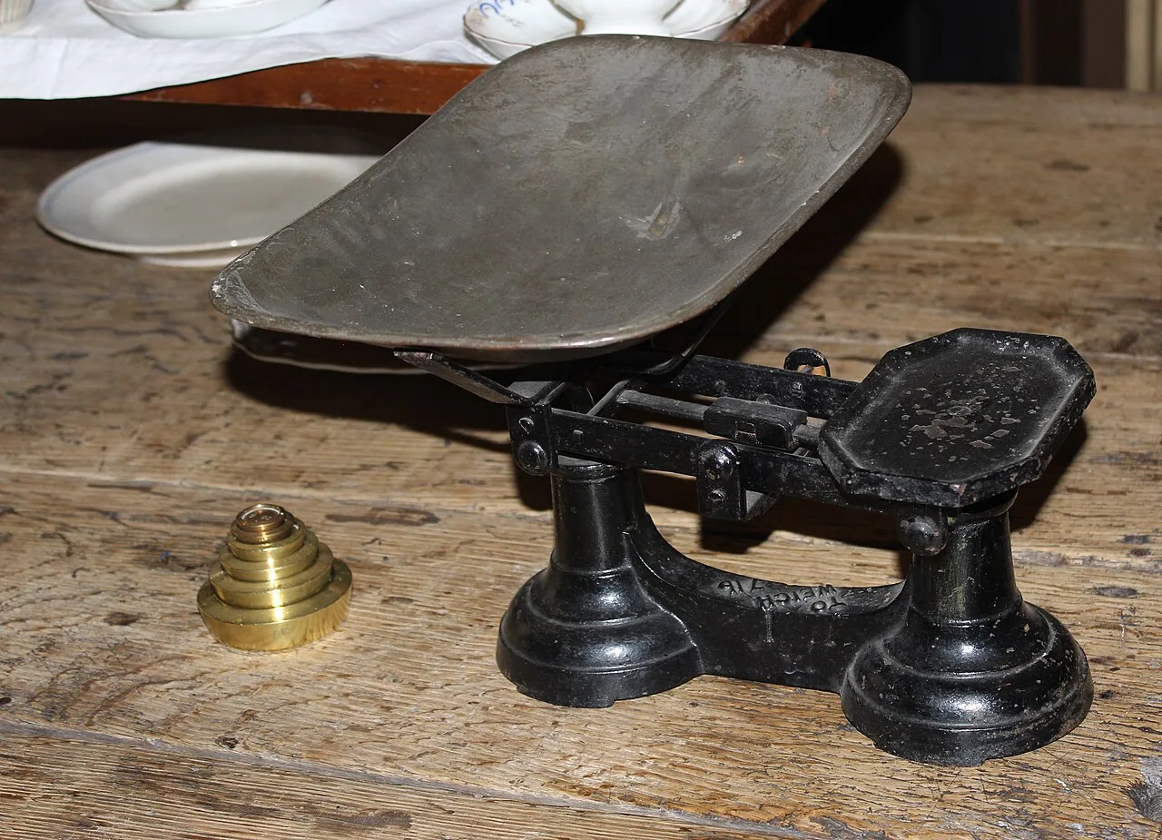 Kitchen scales with a nested set of brass weights