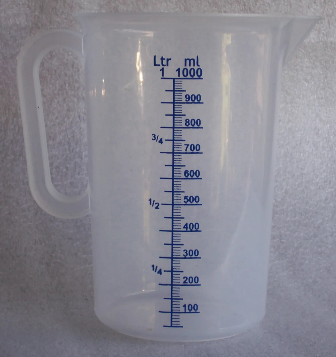 Vaso medidor con la escala en mililitros
